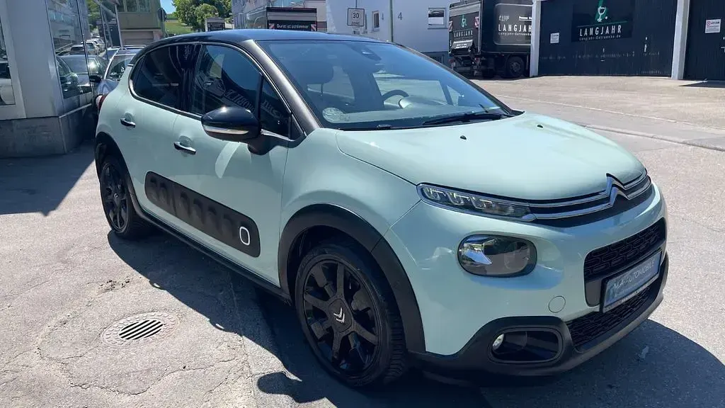 Used Citroën C3 Shine 110 HP (80 kW) 2018 Green Hatchback