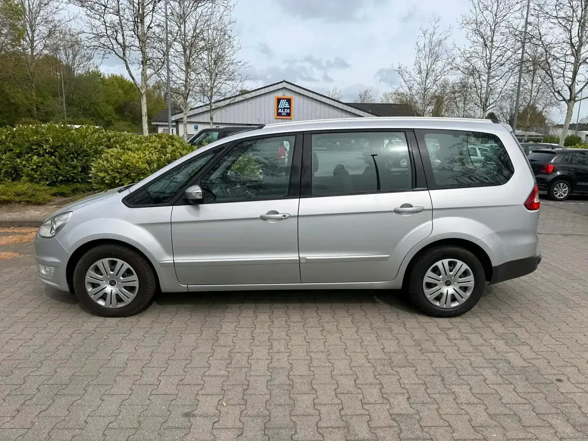 Gebraucht Ford Galaxy 140 PS (102 kW) 2010 Silber Van / Kleinbus