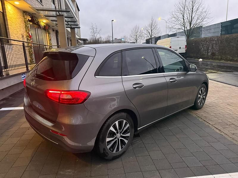 Gebraucht Mercedes 180 116 PS (85 kW) 2020 Grau Limousine