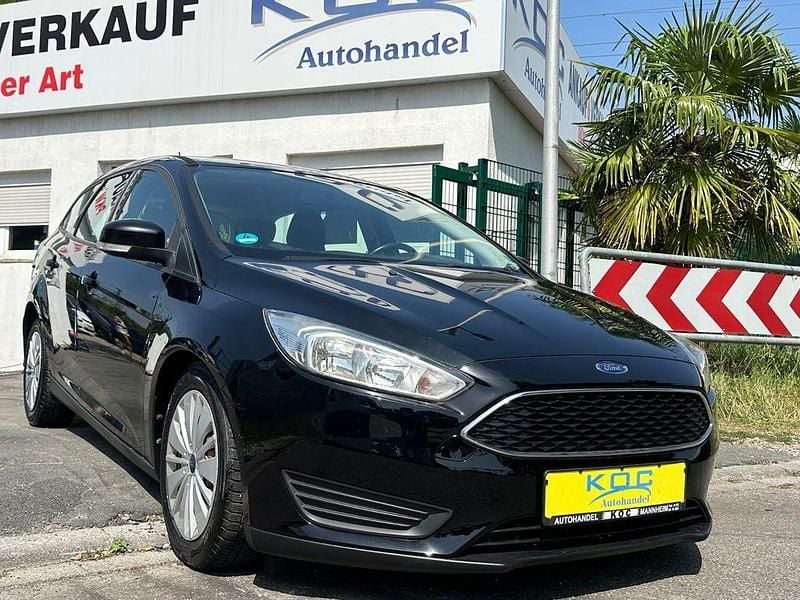 Schwarz Gebraucht 2017 Ford Focus Trend Limousine | 8.900 € (Fairer Preis) - Bild 1/4