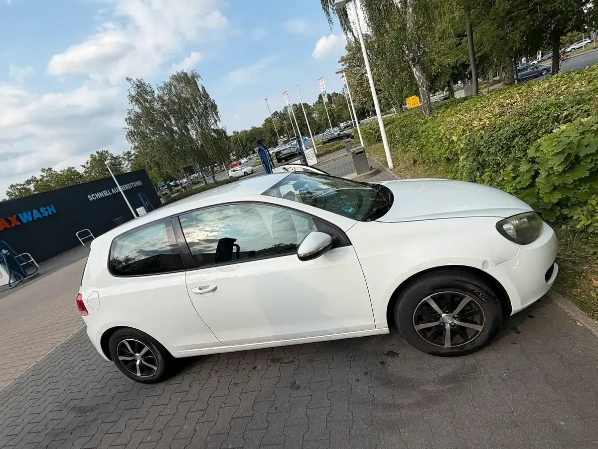 Gebraucht VW Golf VI 80 PS (58 kW) 2009 Weiß Limousine