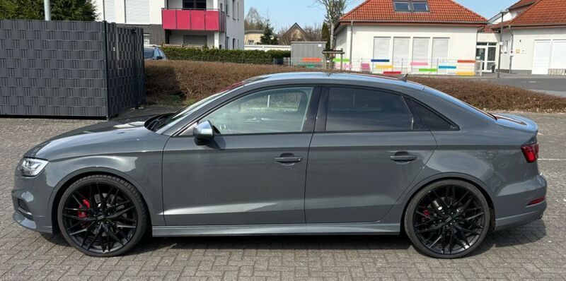 Grau Gebraucht 2017 Audi S3 Sport Limousine | 26.500 € (Fairer Preis) - Bild 1/4