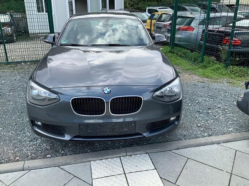 Grau Gebraucht 2014 BMW 116 Sport Line Kleinwagen | 4.450 € (Guter Preis) - Bild 1/4