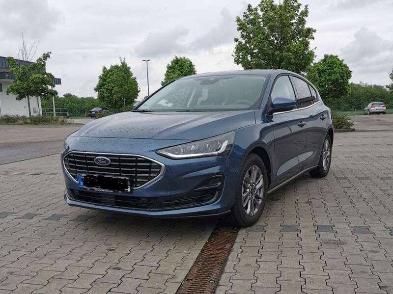Blau Gebraucht 2023 Ford Focus Titanium Limousine | 22.990 € (Superpreis) - Bild 1/4