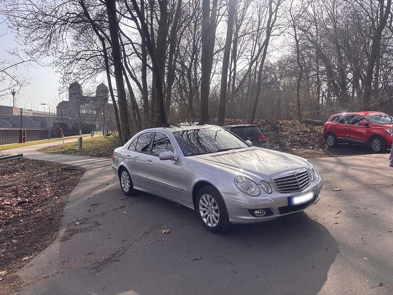 Gebraucht Mercedes E220 170 PS (125 kW) 2007 Silber Limousine