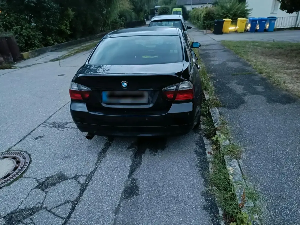 Gebraucht BMW 318 129 PS (94 kW) 2006 Schwarz Limousine