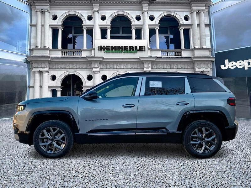 Neu Jeep Compass 145 PS (106 kW) 2026 Grau SUV