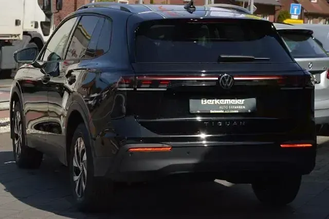 Neu VW Tiguan Life 150 PS (110 kW) 2026 Schwarz SUV