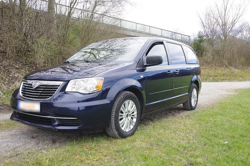 Gebraucht Lancia Voyager Silver 163 PS (119 kW) 2012 Blau Van / Kleinbus