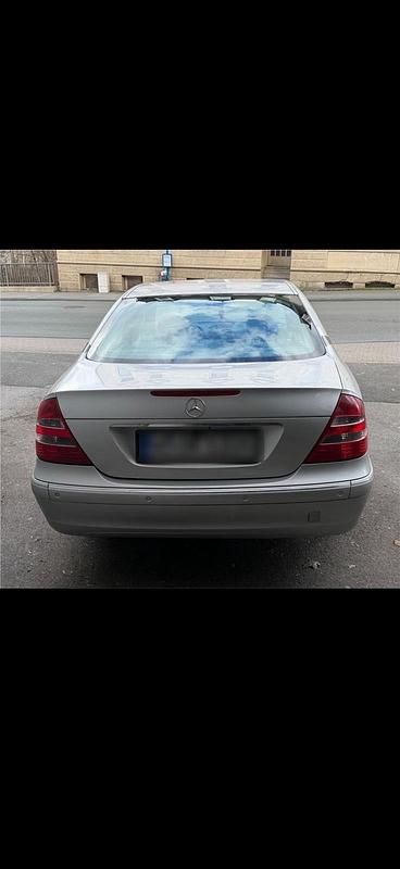 Second-hand Mercedes E320 224 CP (164 kW) 2003 Argintiu Berlinǎ