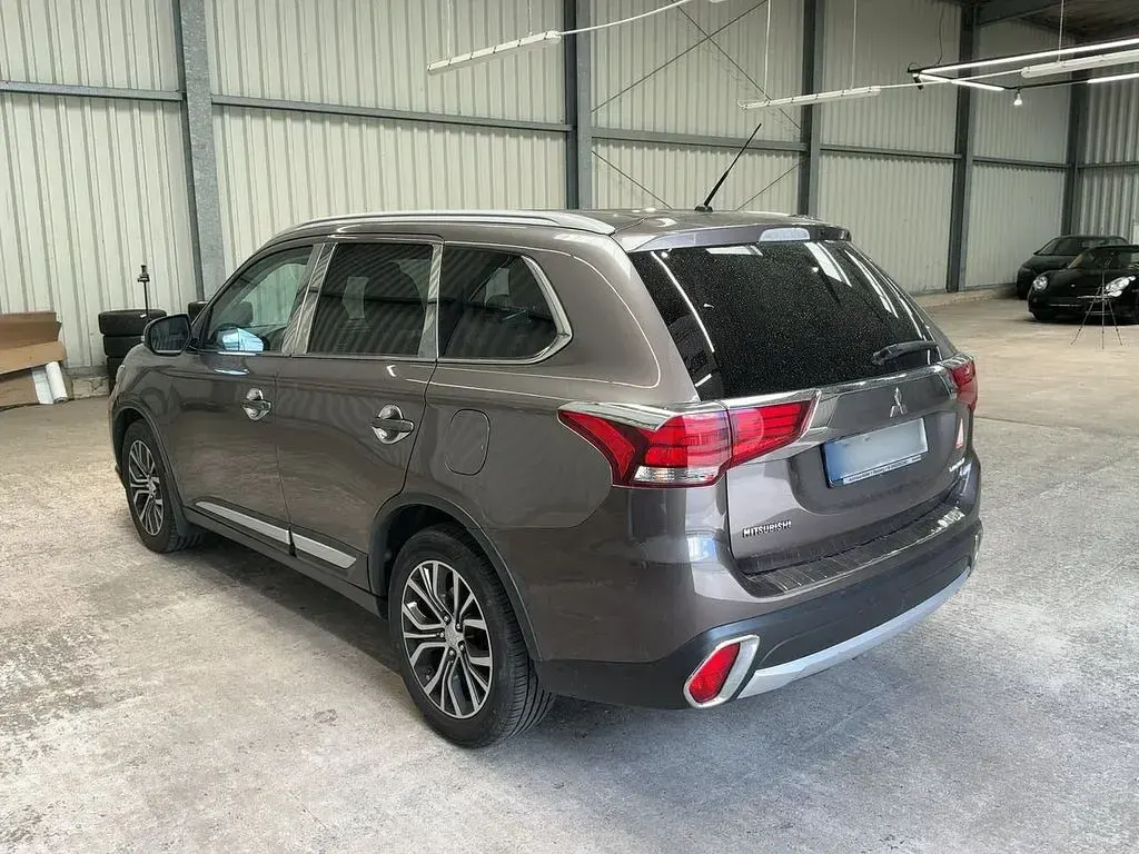 Gebraucht Mitsubishi Outlander 150 PS (110 kW) 2016 Braun SUV