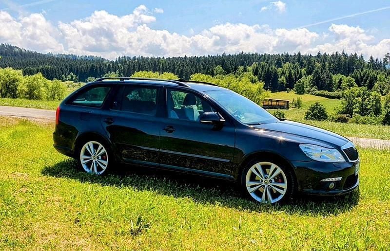 Schwarz Gebraucht 2010 Skoda Octavia RS Kombi | 8.500 € (Guter Preis) - Bild 1/4