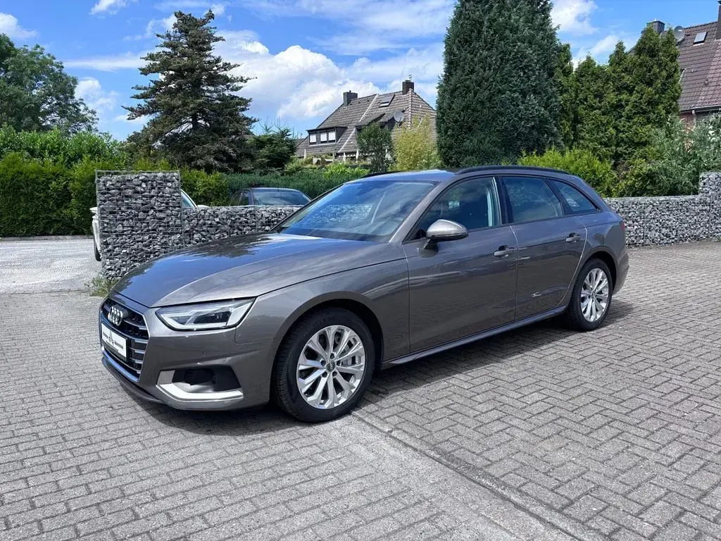 Gebraucht Audi A4 Advanced Plus 204 PS (150 kW) 2022 Grau Kombi