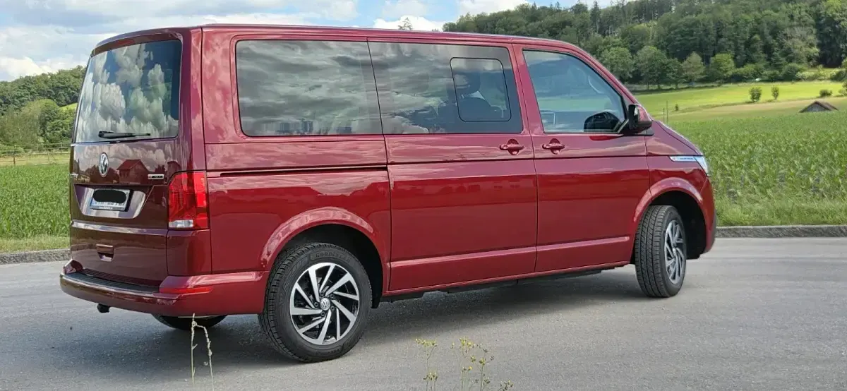 Gebraucht VW Multivan 204 PS (150 kW) 2022 Rot Van / Kleinbus