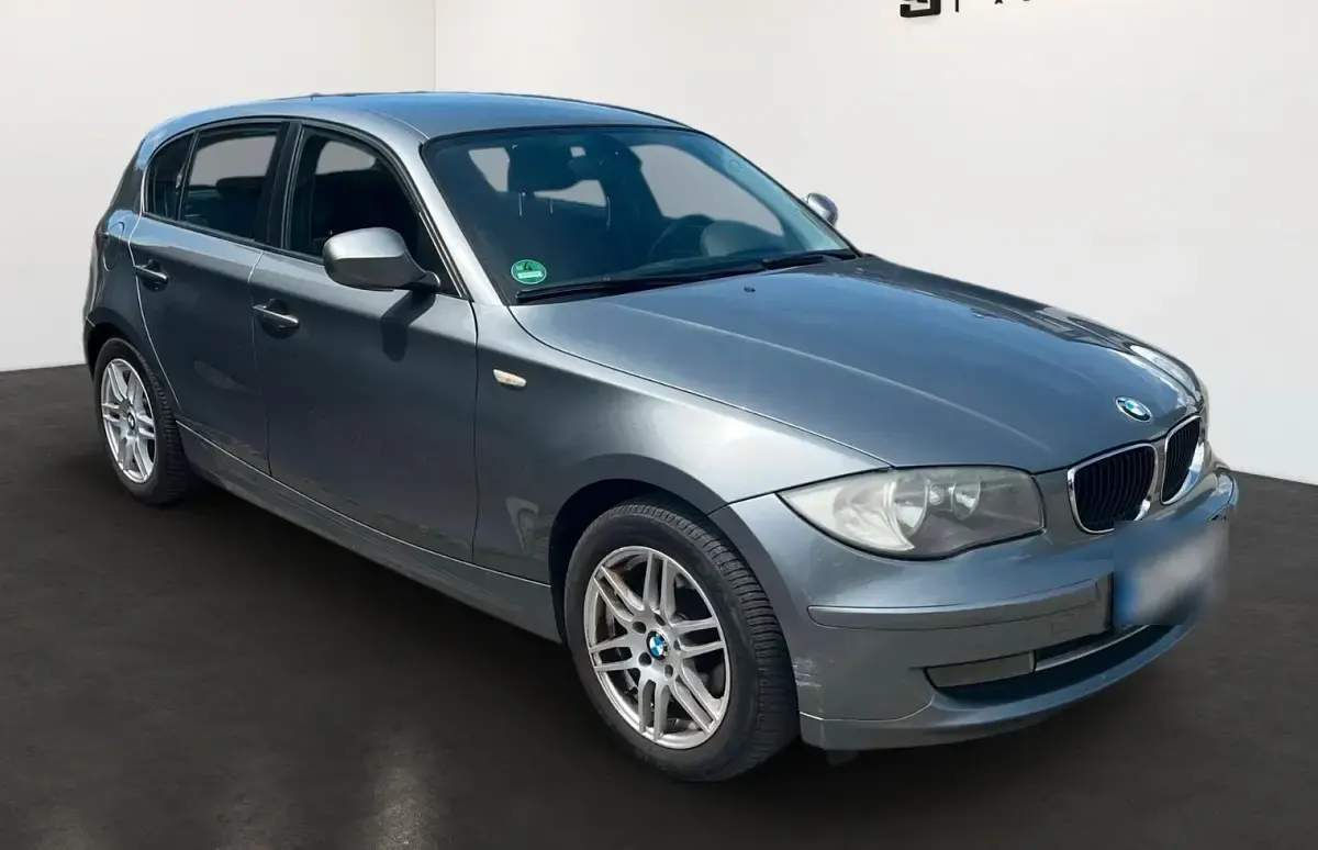 Gebraucht BMW 118 122 PS (89 kW) 2010 Grau Kleinwagen