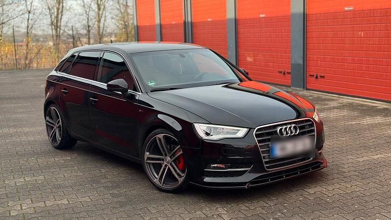 Schwarz Gebraucht 2013 Audi A3 Sportback Ambiente Kleinwagen | 11.999 € (Fairer Preis) - Bild 1/4