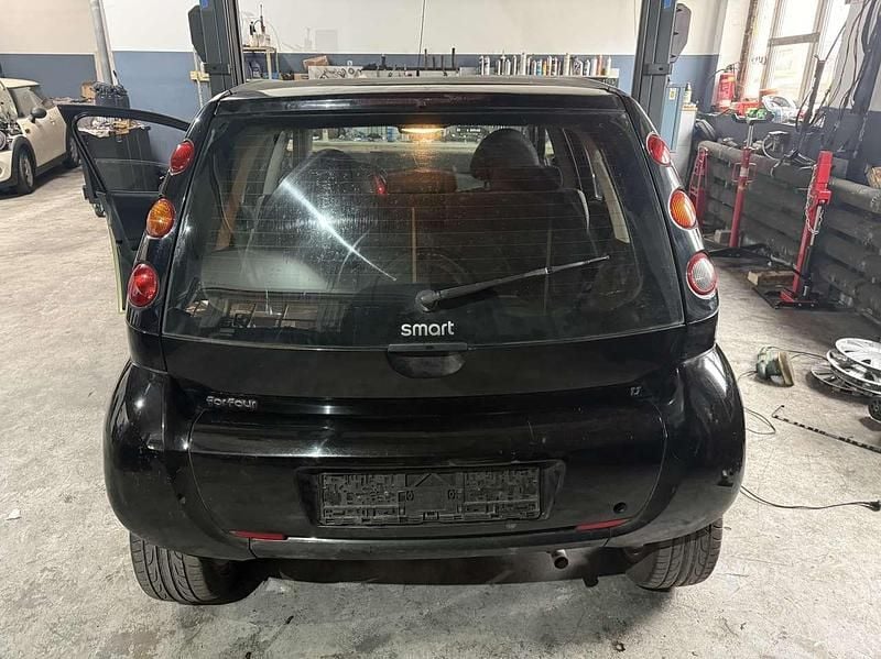 Używany Smart ForFour Basis 75 KM (55 kW) 2005 Czarny Hatchback
