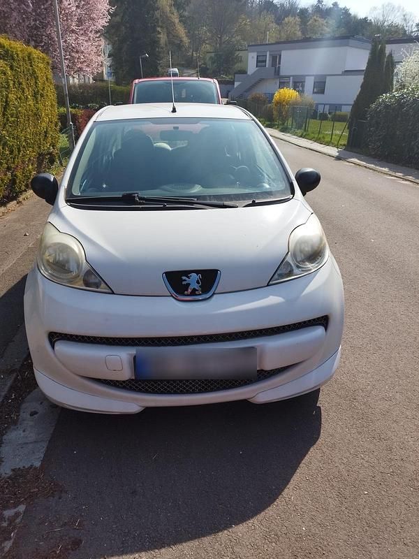 Gebraucht Peugeot 107 68 PS (50 kW) 2008 Weiß Kleinwagen