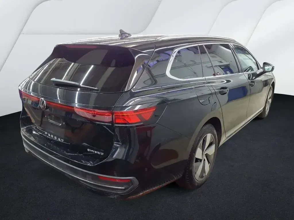 Gebraucht VW Passat Business 204 PS (150 kW) 2025 Schwarz Kombi