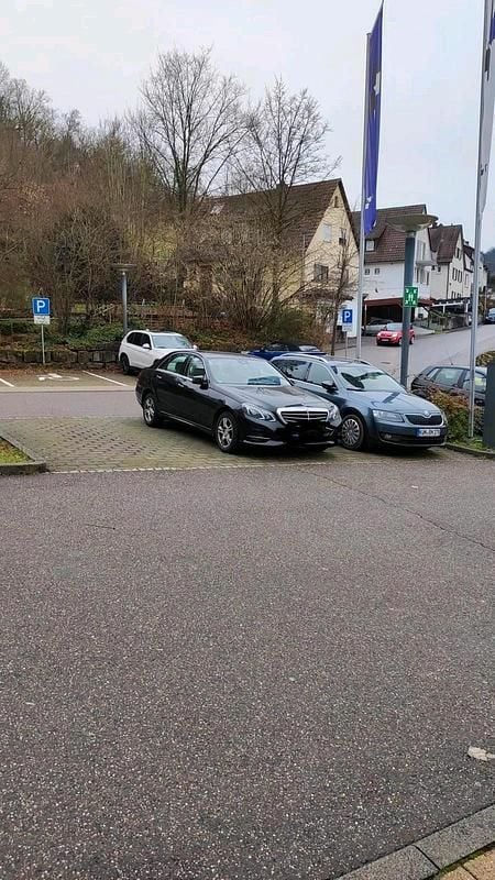 Gebraucht Mercedes E220 170 PS (125 kW) 2014 Schwarz Limousine