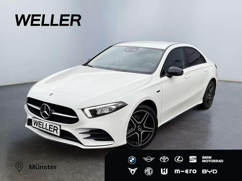 Weiss Gebraucht 2020 Mercedes A250 Edition Limousine | 25.880 € (Fairer Preis) - Bild 1/3