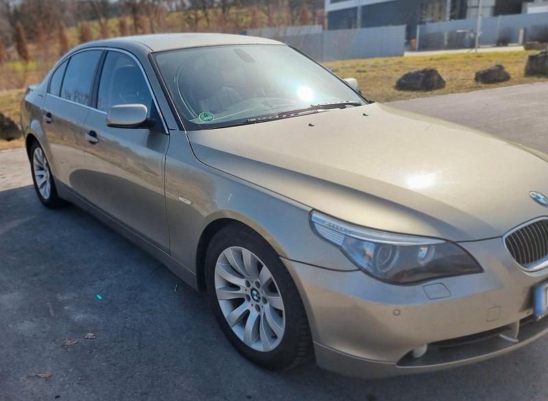 Gebraucht BMW 530 231 PS (169 kW) 2007 Gold Limousine