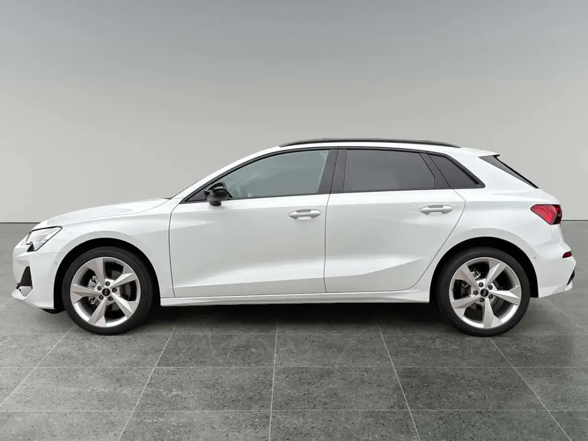 Gebraucht Audi A3 S-Line 116 PS (85 kW) 2026 Gletscherweiß metallic Limousine