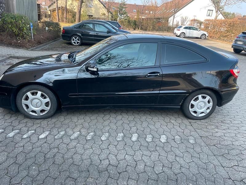 Gebraucht Mercedes C220 150 PS (110 kW) 2004 Schwarz Coupé