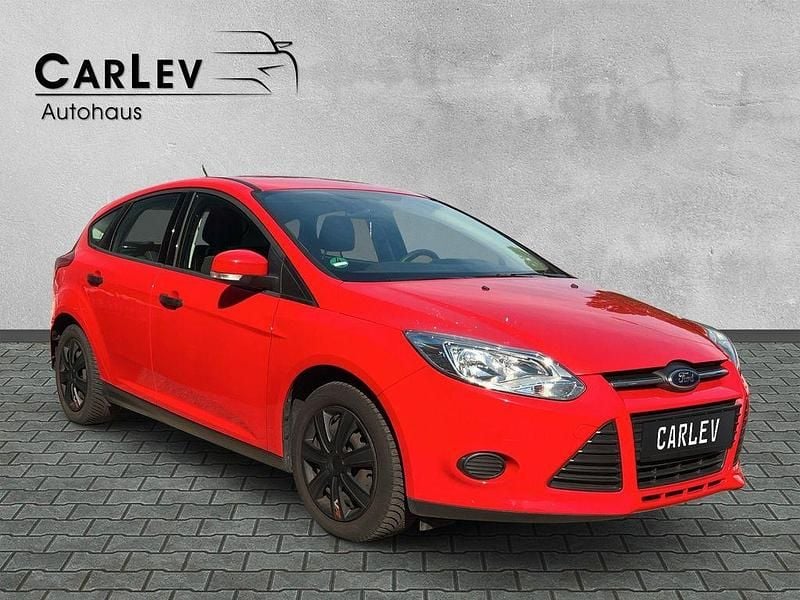 Rot Gebraucht 2013 Ford Focus Limousine | 6.190 € (Guter Preis) - Bild 1/4
