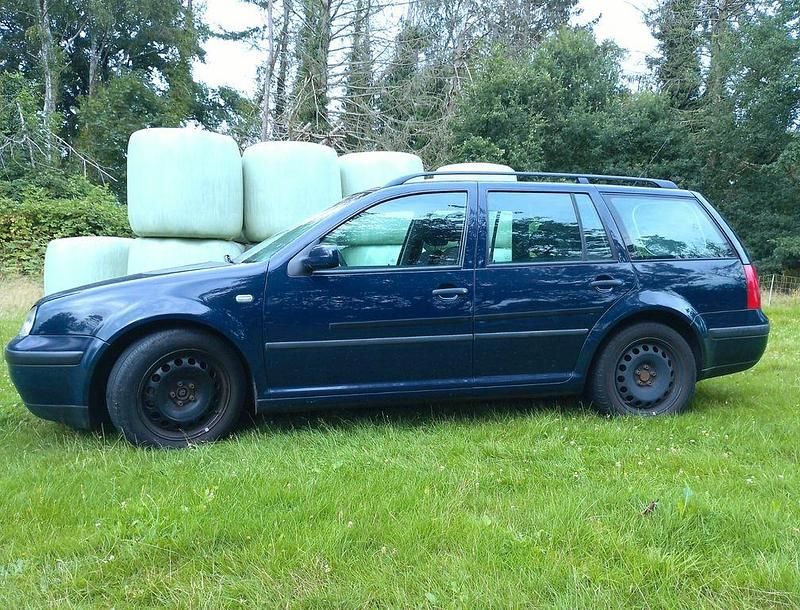 Blau Gebraucht 2000 VW Golf IV Trendline Kombi | 800 € (Superpreis) - Bild 1/4