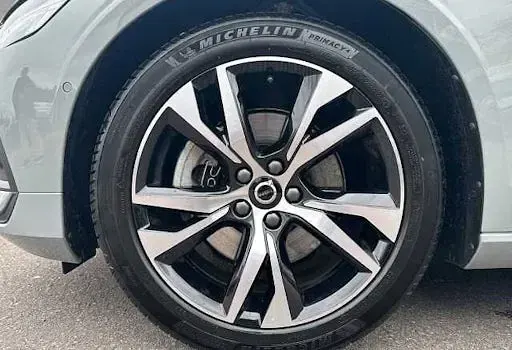 Używany Volvo V60 Core 197 KM (144 kW) 2025 Szary Kombi