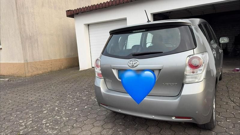 Gebraucht Toyota Verso 132 PS (97 kW) 2011 Grau Van / Kleinbus