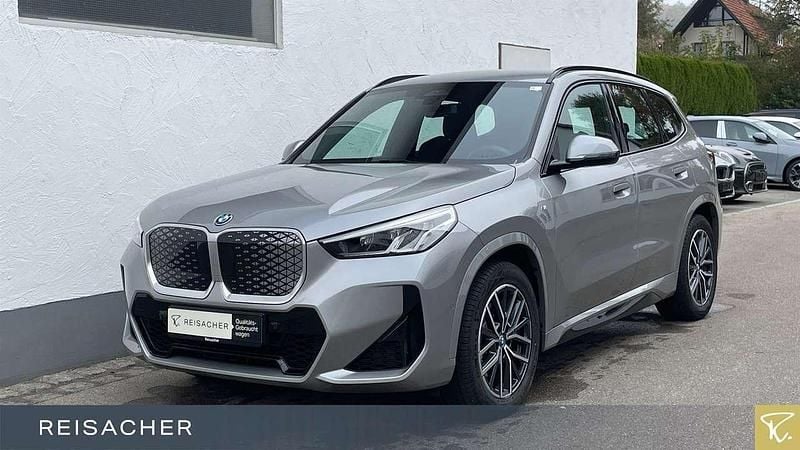 Spacesilber metallic Gebraucht 2023 BMW iX1 Shadowline SUV | 37.999 € (Fairer Preis) - Bild 1/4