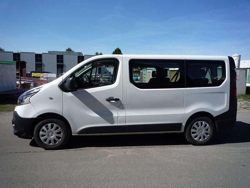 Gebraucht Renault Trafic Expression 121 PS (88 kW) 2019 Gletscherweiss Van / Kleinbus