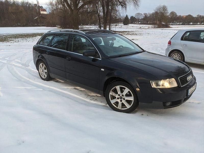 Blau Gebraucht 2003 Audi A4 Kombi | 1.050 € (Superpreis) - Bild 1/4