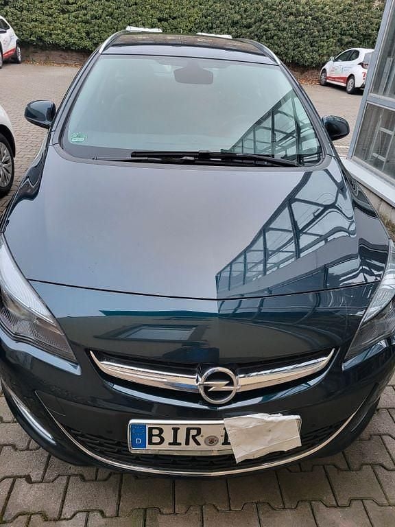 Grün Gebraucht 2015 Opel Astra Edition Kombi | 8.000 € (Guter Preis) - Bild 1/4
