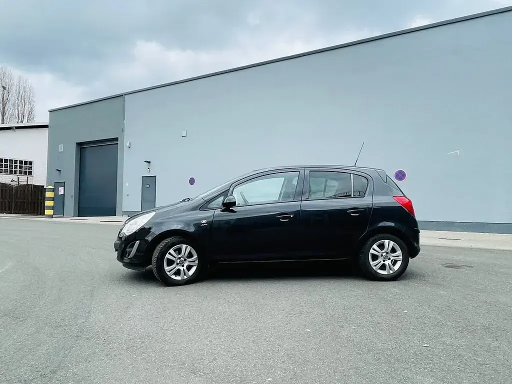 Usata Opel Corsa Active 101 CV (74 kW) 2013 Nero Utilitaria