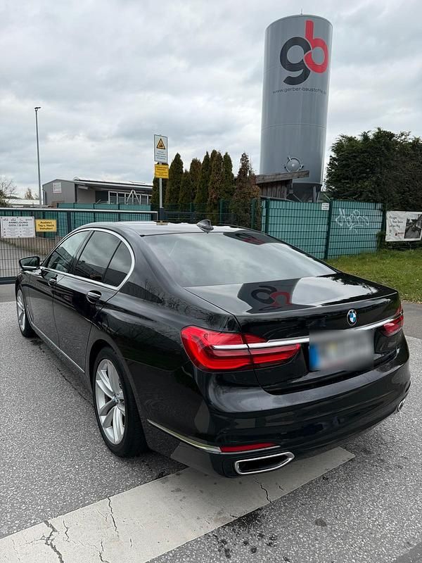 Gebraucht BMW 730 265 PS (194 kW) 2018 Schwarz Limousine