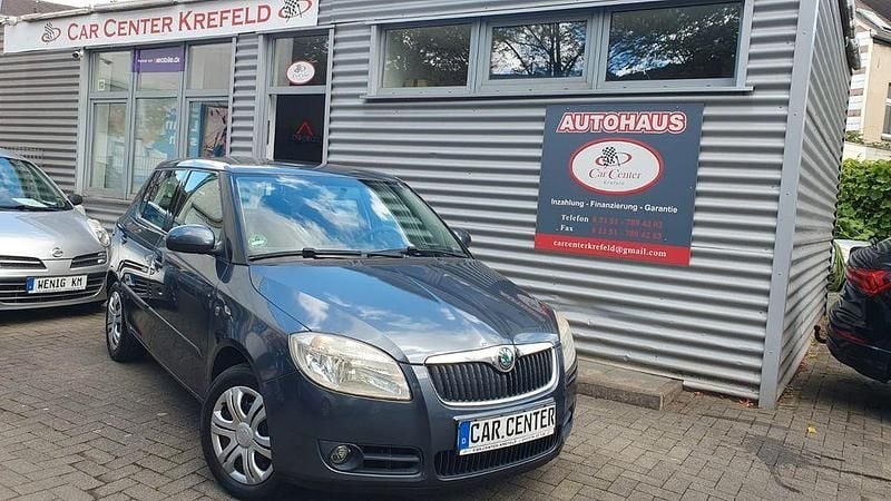 Grau Gebraucht 2010 Skoda Fabia Ambiente Limousine | 1.900 € (Superpreis) - Bild 1/4