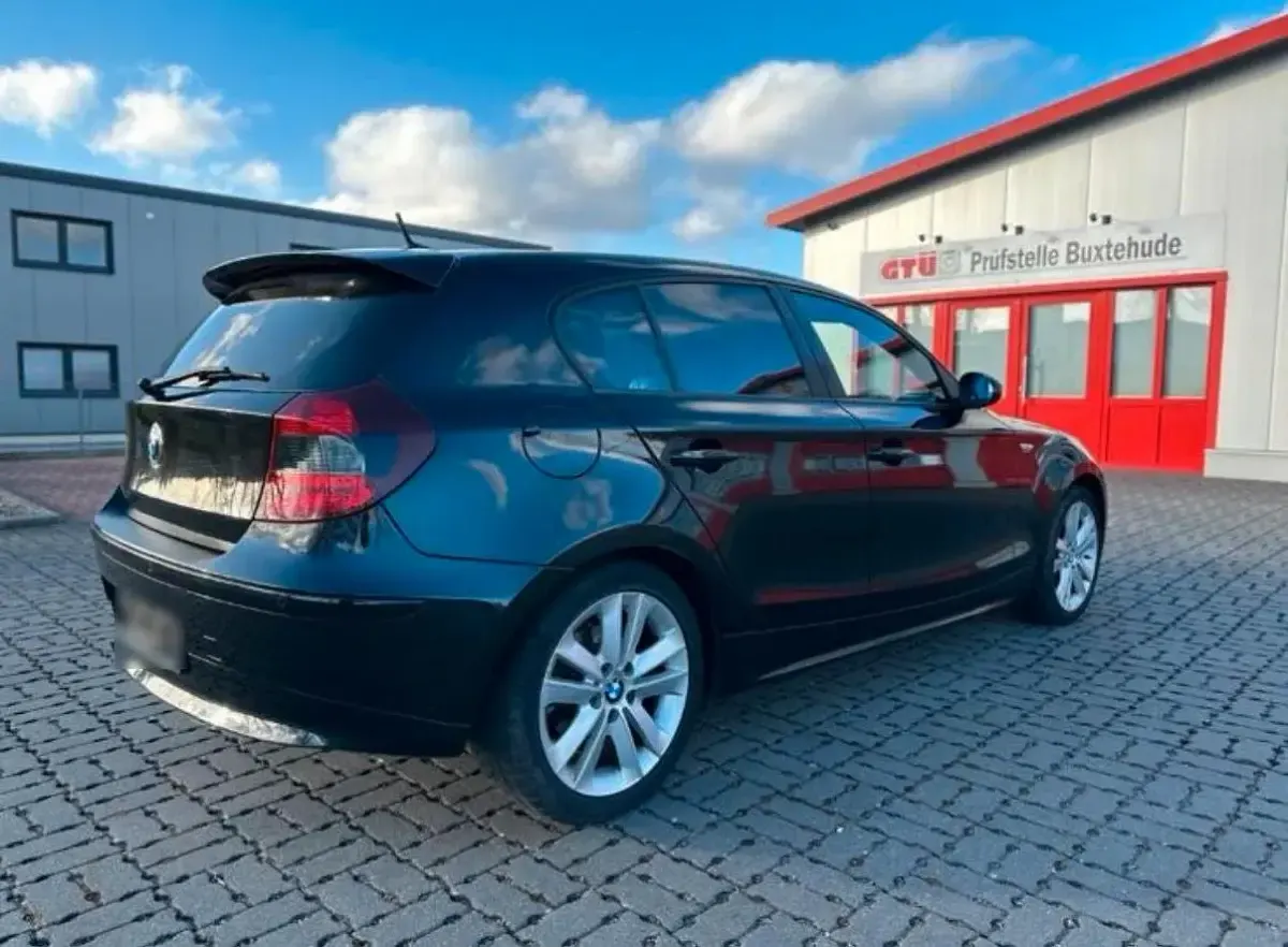 Gebraucht BMW 118 122 PS (89 kW) 2006 Schwarz Kleinwagen