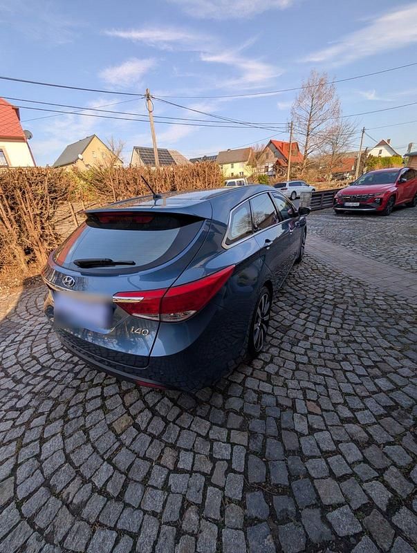 Gebraucht Hyundai i40 136 PS (100 kW) 2012 Blau Kombi