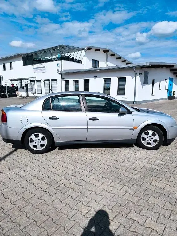 Begagnad Opel Vectra 122 HK (89 kW) 2003 Silver Sedan