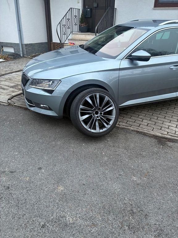 Gebraucht Skoda Superb Style 190 PS (139 kW) 2019 Grau Kombi