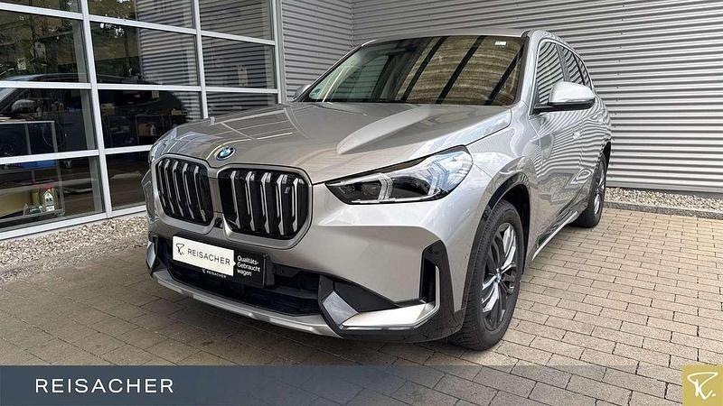 Spacesilber metallic Gebraucht 2023 BMW iX1 xLine SUV | 38.449 € (Fairer Preis) - Bild 1/4