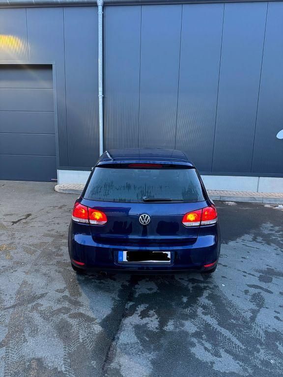Gebraucht VW Golf VI Team 105 PS (77 kW) 2010 Blau Kleinwagen