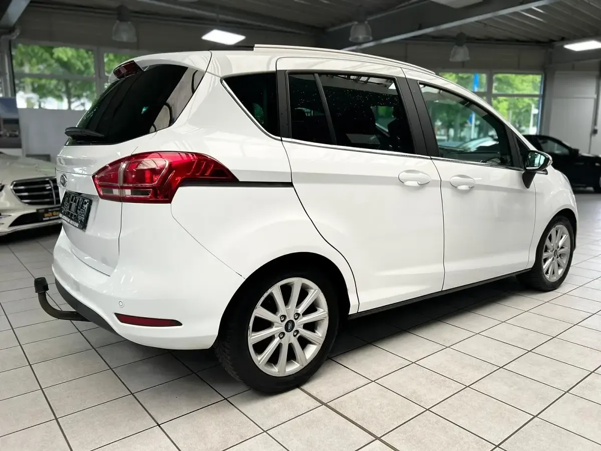 Gebraucht Ford B-MAX Titanium 95 PS (69 kW) 2017 Weiß Van / Kleinbus