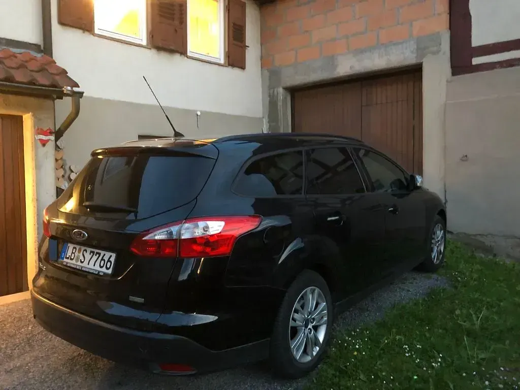 Gebraucht Ford Focus SYNC Edition 125 PS (91 kW) 2014 Blau Limousine