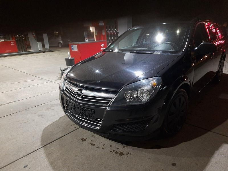 Gebraucht Opel Astra Selection 101 PS (74 kW) 2010 Schwarz Kombi