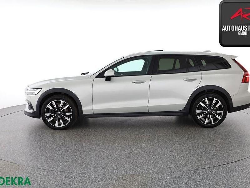Gebraucht Volvo V60 CC Pro 190 PS (139 kW) 2020 Birch light Kombi
