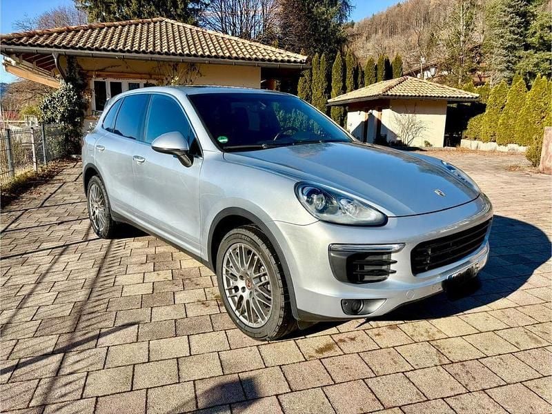 Silber Gebraucht 2016 Porsche Cayenne SUV | 24.999 € (Superpreis) - Bild 1/4